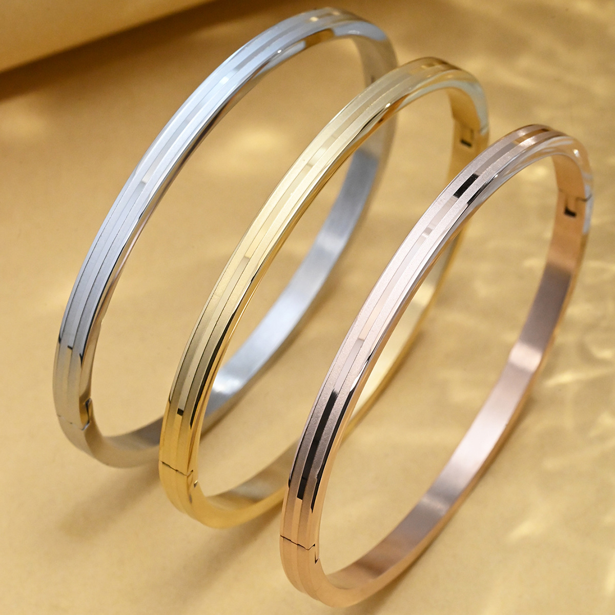 钛钢卡扣手镯 简约时尚情侣三色手镯 速卖通ebay电商平台厂家直批