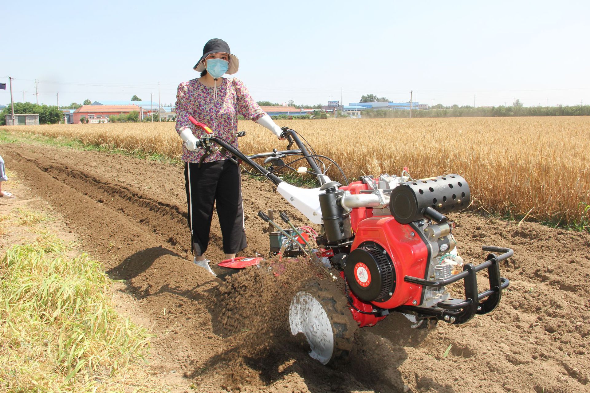 商用自走式新型农用小型微耕机水旱两用水田打田机柴油四驱旋耕机
