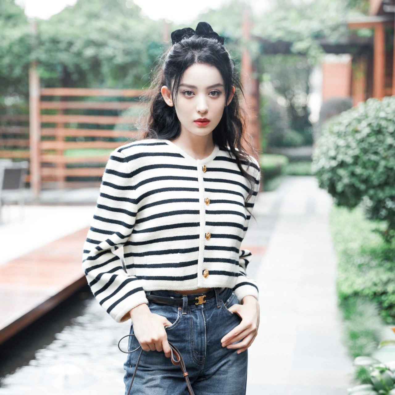 2021秋冬新款古力娜扎明星同款条纹针织开衫短款外穿毛衣女