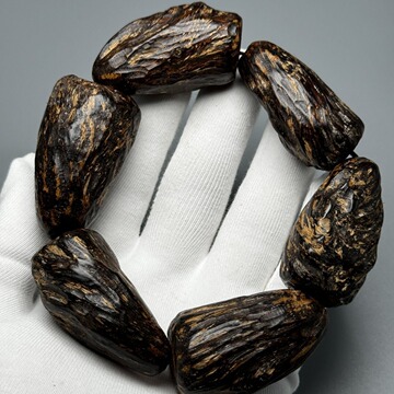 印尼达拉干沉香虫漏料 尺寸 随型 约重100 克 男女款手串手链