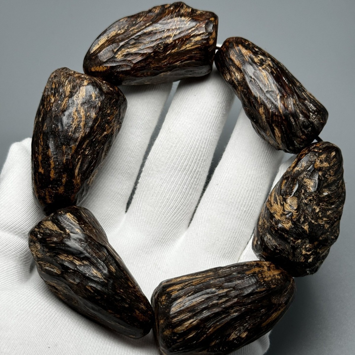 印尼达拉干沉香虫漏料 尺寸 随型 约重100 克 男女款手串手链