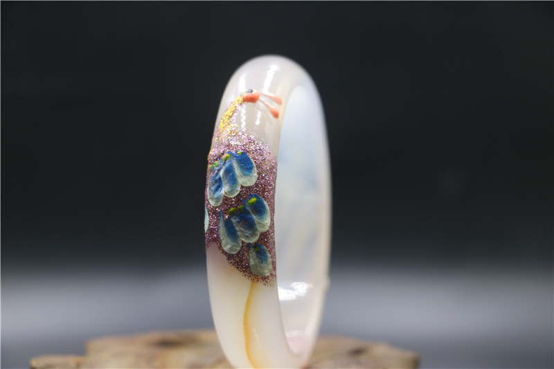 厂家直供巴西玉髓真品彩绘玛瑙孔雀雕花手镯窄版宽版花开富贵批发