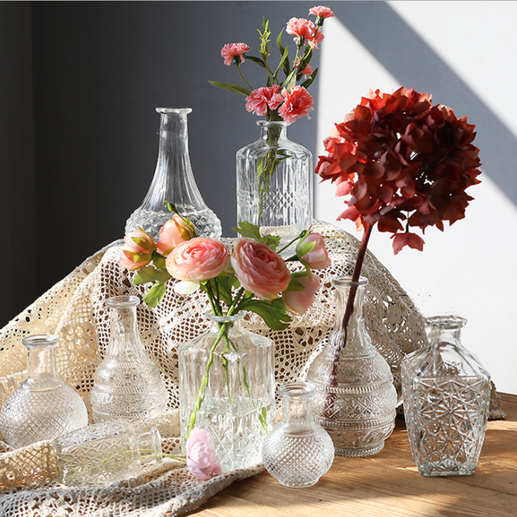 北欧风玻璃花瓶迷你款轻奢复古浮雕客厅摆件插画玻璃瓶小花瓶批发