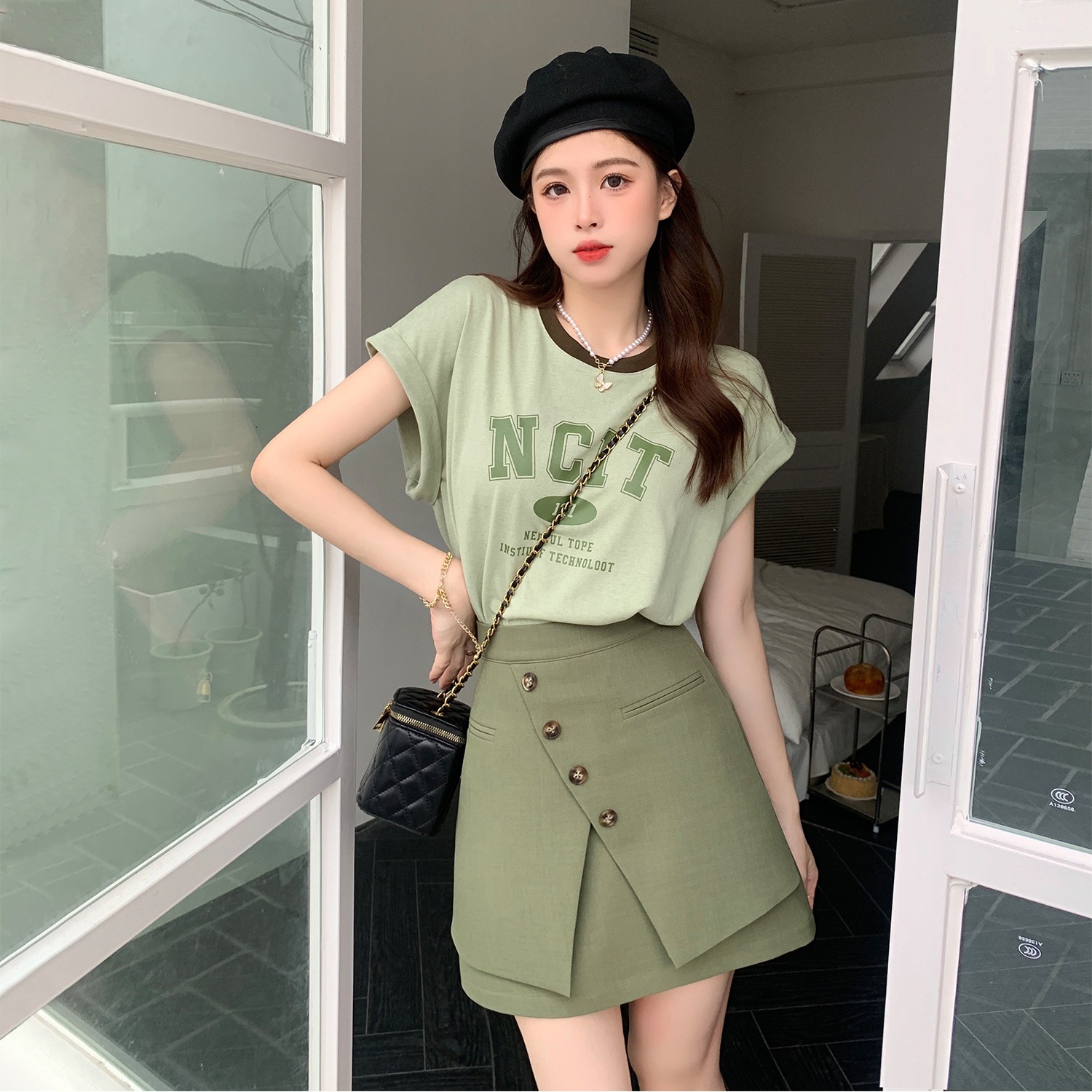 夏季时尚拼接撞色半身裙女夏2022新款设计感小众高腰辣妹t恤套装