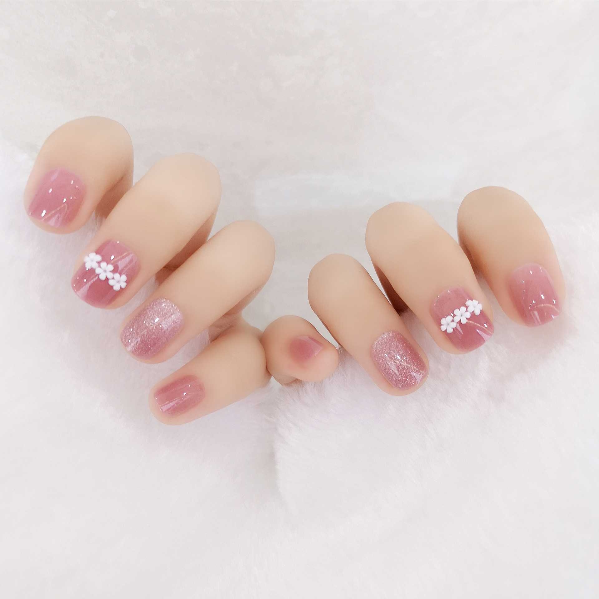 mzy88桃粉公主粉色短款4片晶石小花装饰网红抖音同款指甲贴片24片