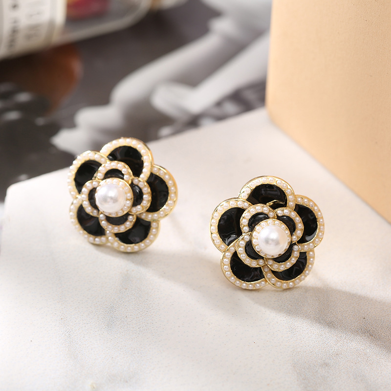 French Style Three-Dimensional Flower Stud Earrings Retro Elegant All-Match Pearl Earrings Mori Camellia Fairy Earrings Sweet Cool Style