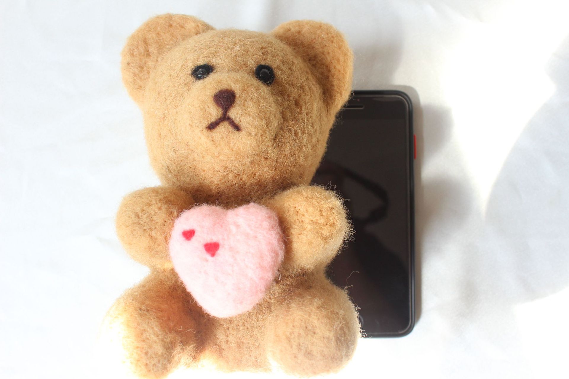 羊毛毡戳戳乐纯手工成品办公家具摆件装饰玩偶抱心小熊