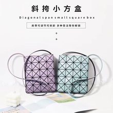 日本春季新款日系限定几何菱格斜跨小方盒时尚休闲单肩包盒子包潮