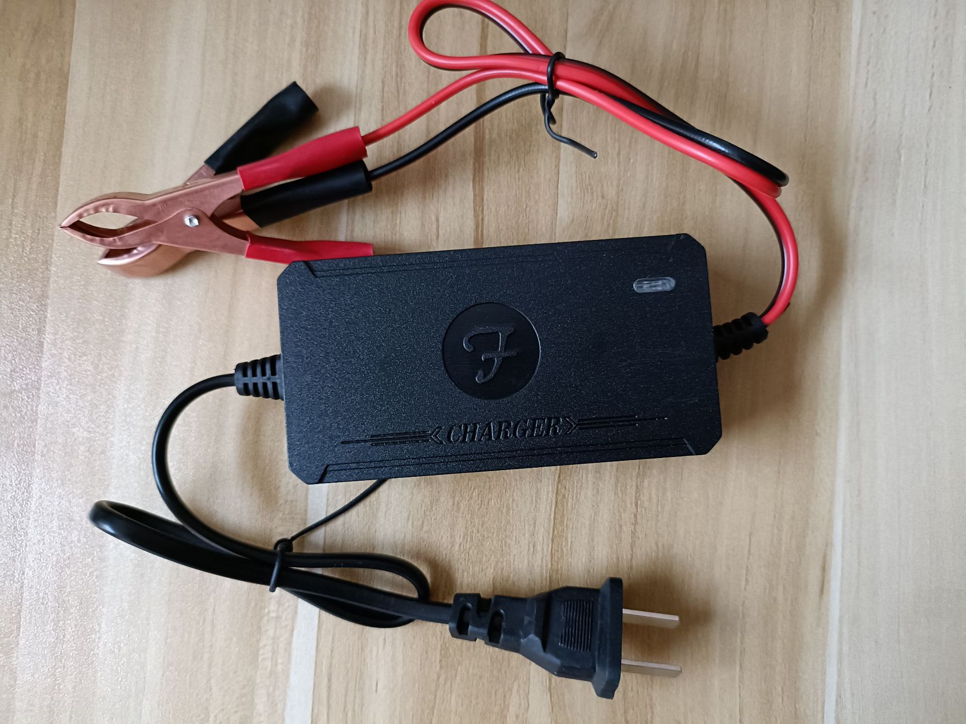 多功能电动喷雾器充电器锂电池通用型万能型电动车充电水泵正反充