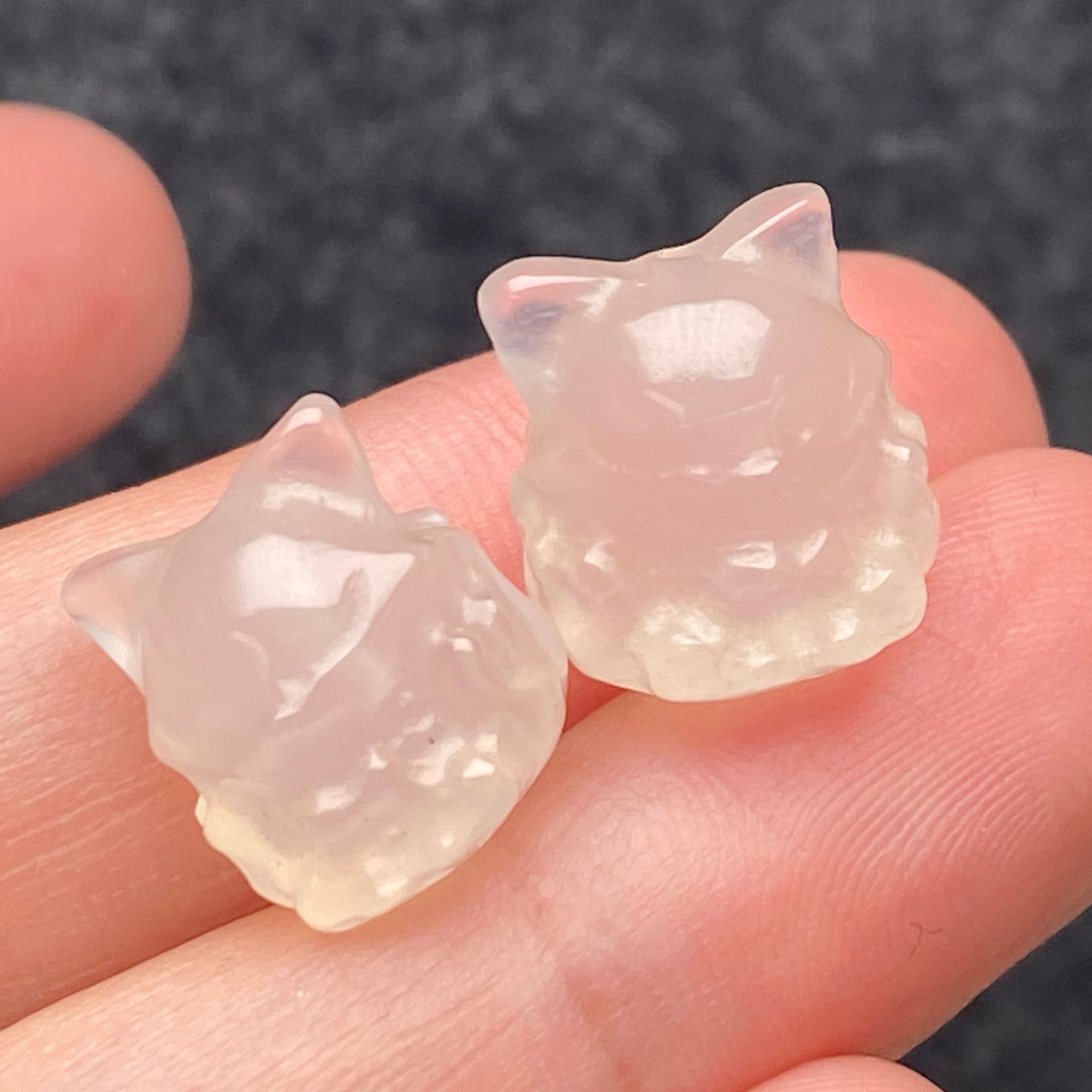 天然白玛瑙玉髓玉石小雕刻件九尾狐狸仙diy吊坠小提溜工厂直销