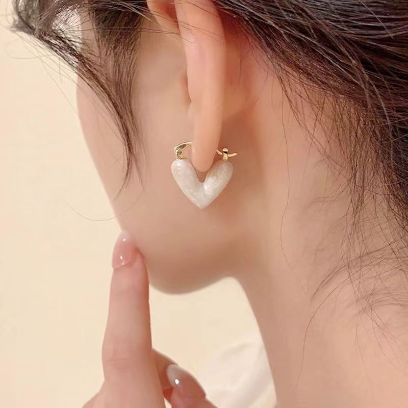 2024 New Light Luxury Minority S925 Drip Glazed Love Heart Stud Earrings Female French Senior Minority Fashion Exquisite and Versatile