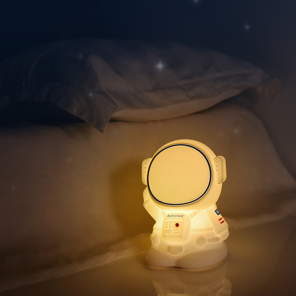 New Astronaut Creative Small Night Lamp Gift Bedside Led Pat Lamp Bedroom Ambience Light Cross-Border Night Light Wholesale