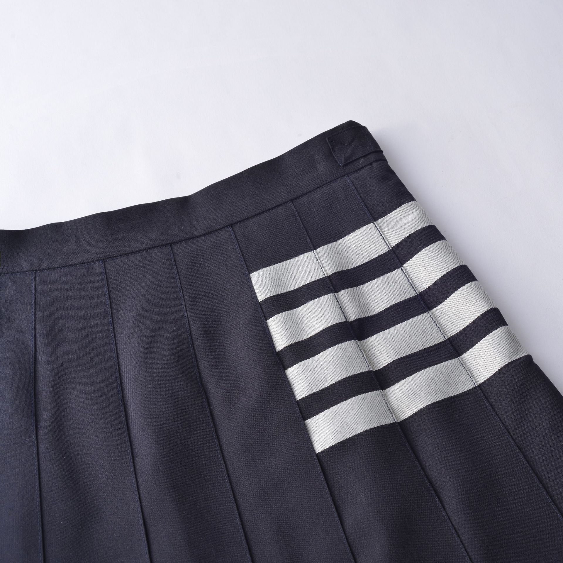 tb女士秋冬新款百褶裙中高腰经典灰白四杠长款半身裙时尚显瘦裙子