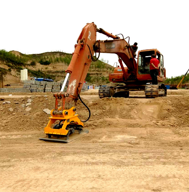 定制挖掘机振动夯公路斜坡夯实密度高震动夯液压平板振动夯实器
