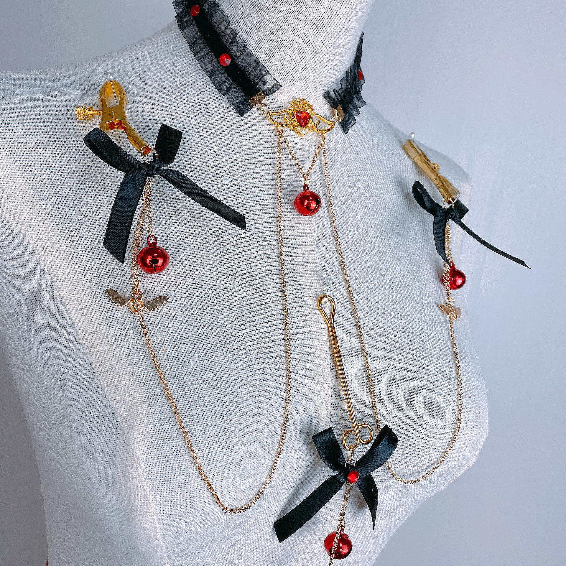 蕾丝蝴蝶结铃铛乳夹项圈连体套装肛塞情趣用品sm主奴调教阴夹