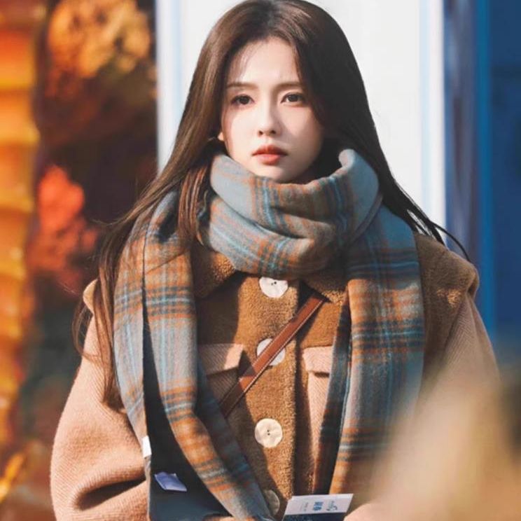 白鹿白百何明星同款格子围巾女冬季保暖软糯围脖两用高级感蓝格纹