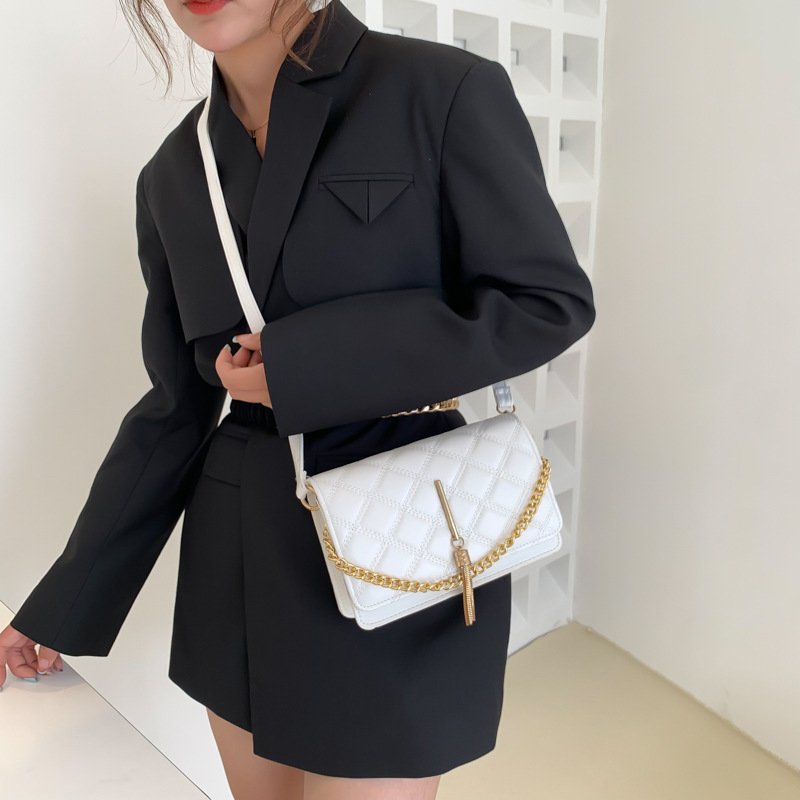 Korean Style Popular Fashion Pouches Women's 2022 New Trendy Diamond Small Bag Shoulder Messenger Bag Chain Small Square Bag