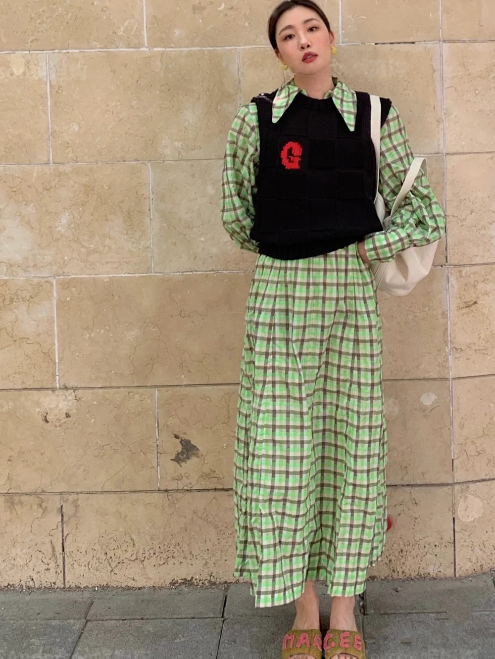 22秋冬复古时尚博主savi同款字母毛衣背心格纹马甲黑色针织衫女