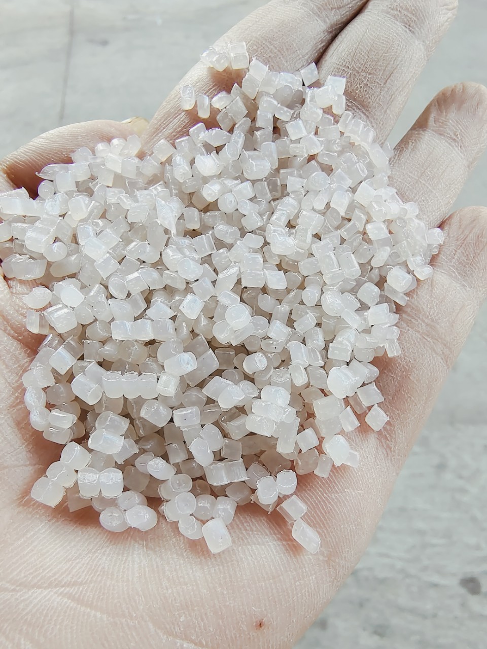 ldpe聚乙烯纯高压特白料发泡吹膜气泡膜优选厂家直销