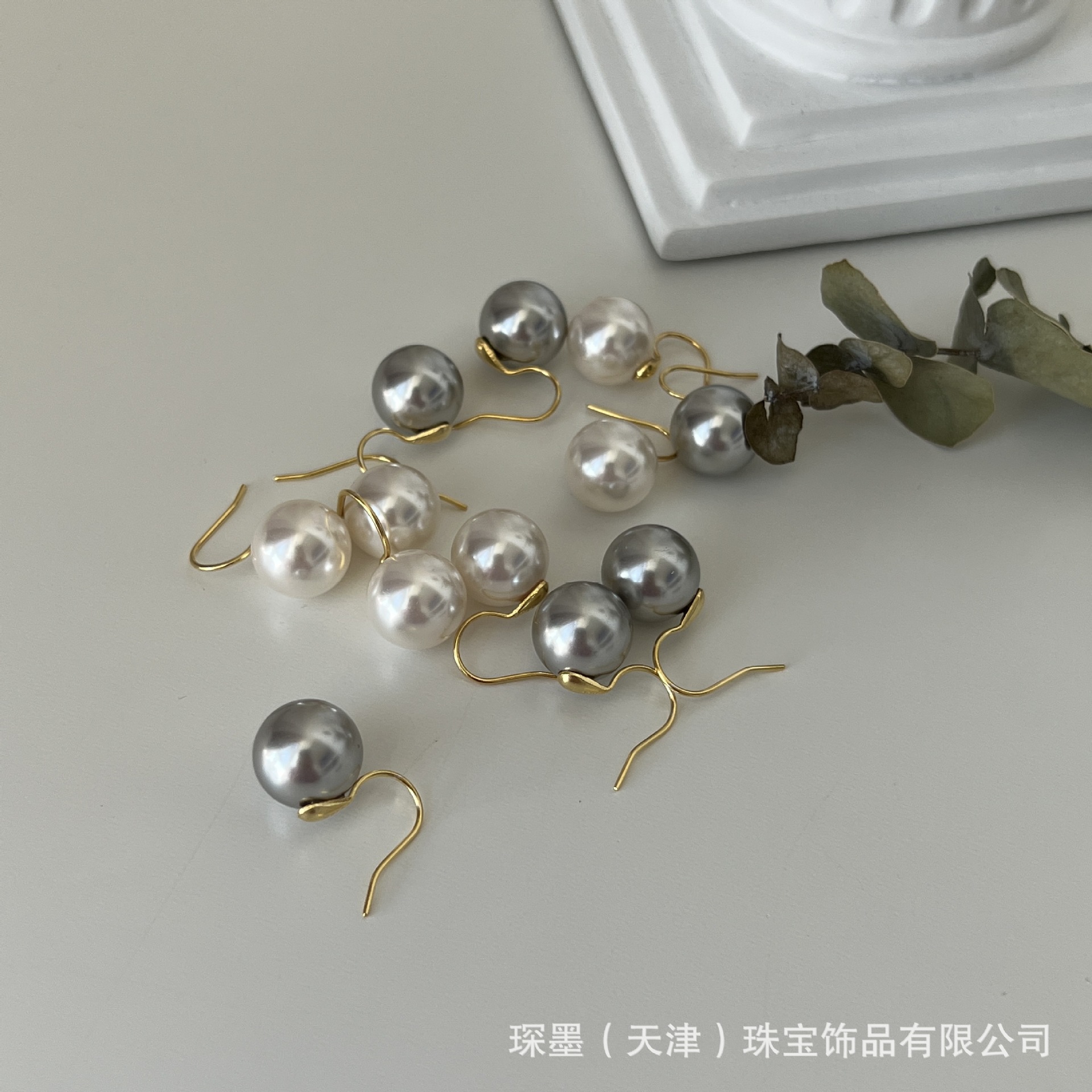 Chen Mo Mild Luxury Retro Sterling Silver Pearl Earrings 925 Silver Needle Women's High Heels Ear Hook Simple Niche Commuter Earrings