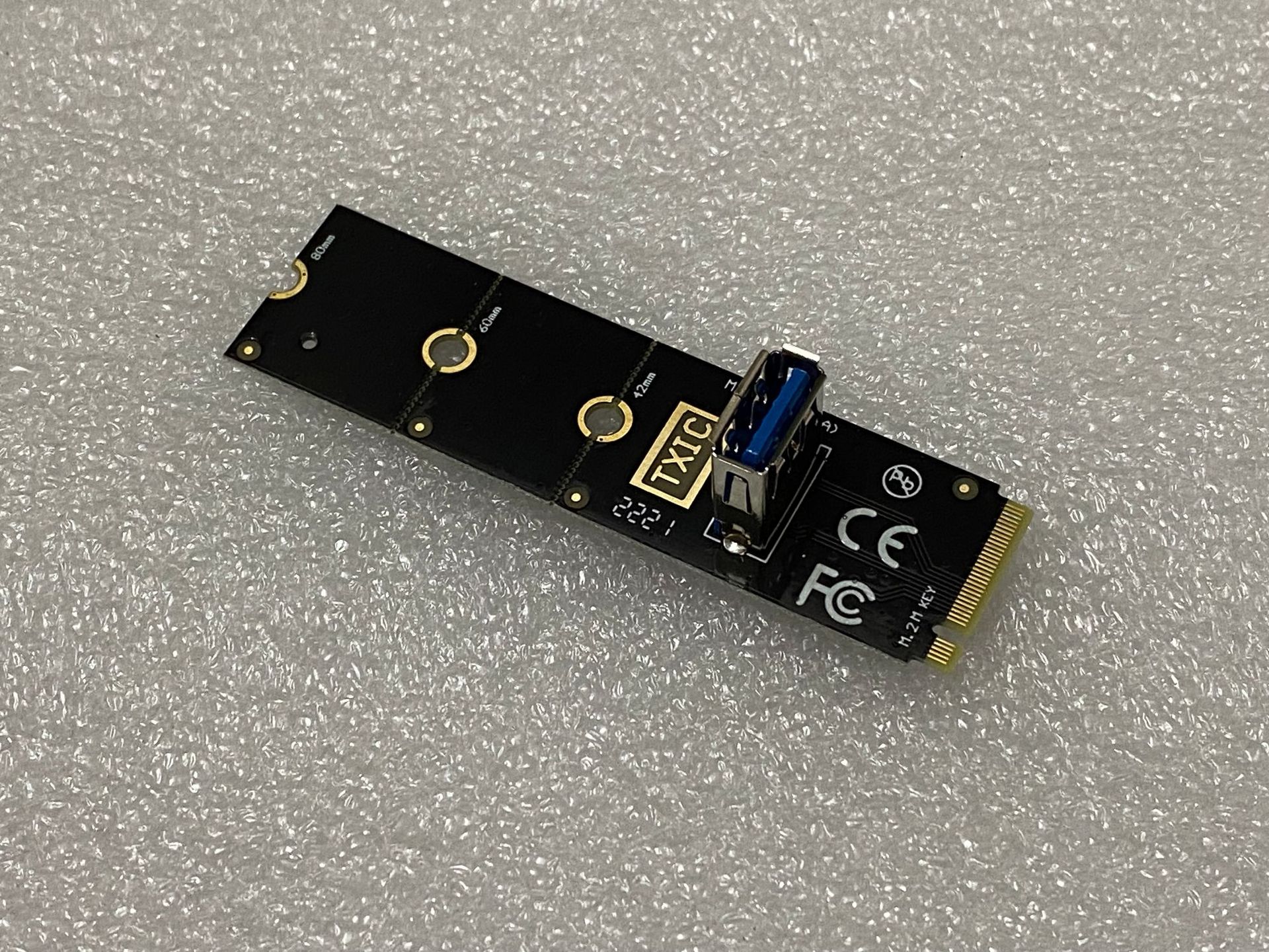 2 ngff接口转换为普通的pcie1x接口,板上有3个固定孔位,分别为22*42mm