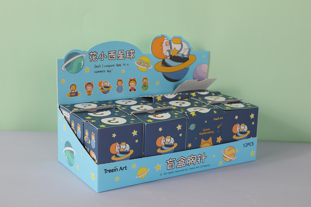 青壹坊 花小西星球盲盒胸针(12个/展示盒)创意卡通金属服饰配件