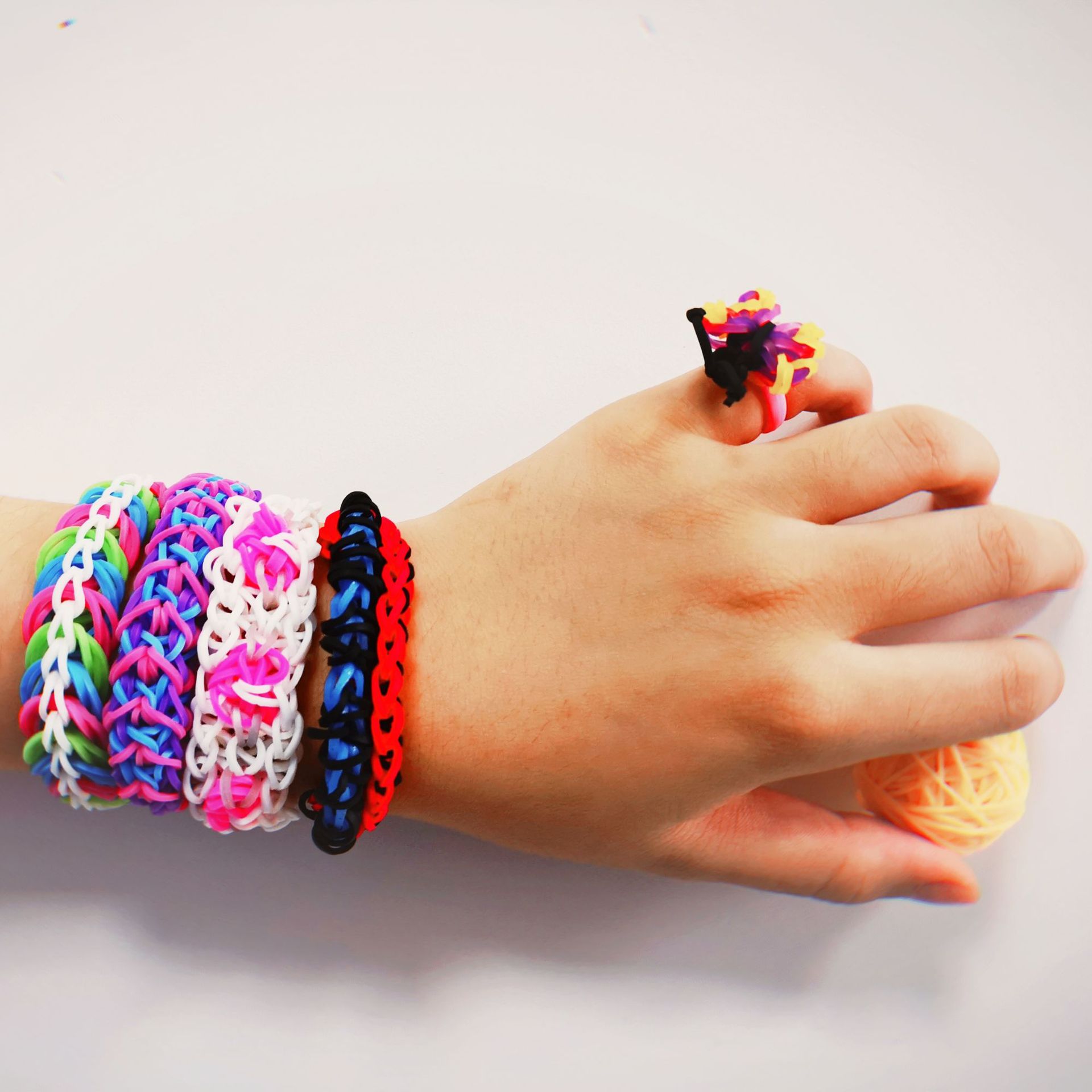 32格彩虹橡皮筋手链玩具拼装手工编织机diy手工2200条套装首饰