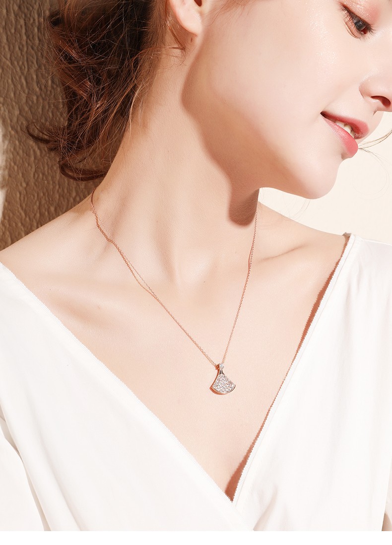 轻奢品牌满钻小裙子项链女纯银锁骨链扇形吊坠女友情人节生日礼物
