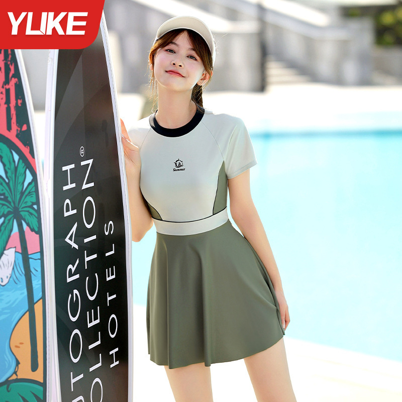 2024新款连体裙式保守泳衣运动平角裤遮肚显瘦女式成人款温泉泳装