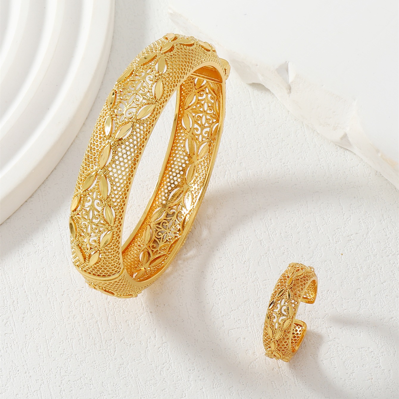 2023中东沙特阿拉伯麦穗镂空花纹铜制女式首饰套装1个手镯1个戒指
