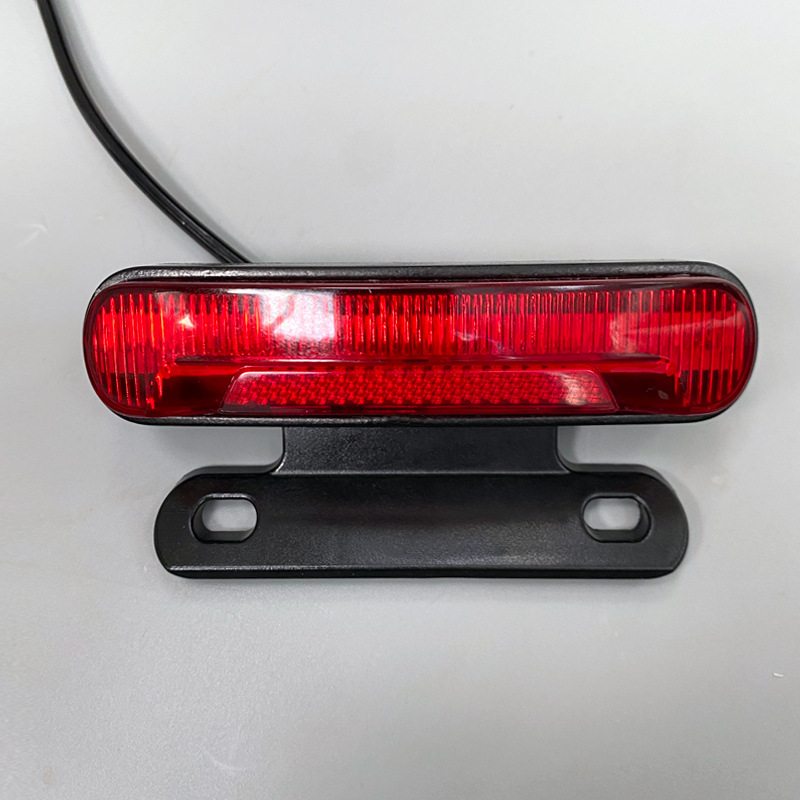e-bike parts 厂家供应电动车尾灯2线尾灯电瓶车行车灯48/60v尾灯