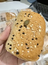 杂粮奶酪包欧包早餐全麦面包粗粮营养代餐饱腹网红零食品整箱面包