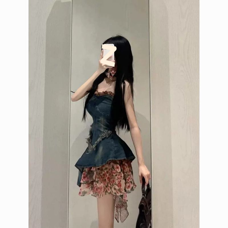 法式绝美甜辣妹抹胸牛仔连衣裙女夏季设计感收腰显瘦蓬蓬裙小个子