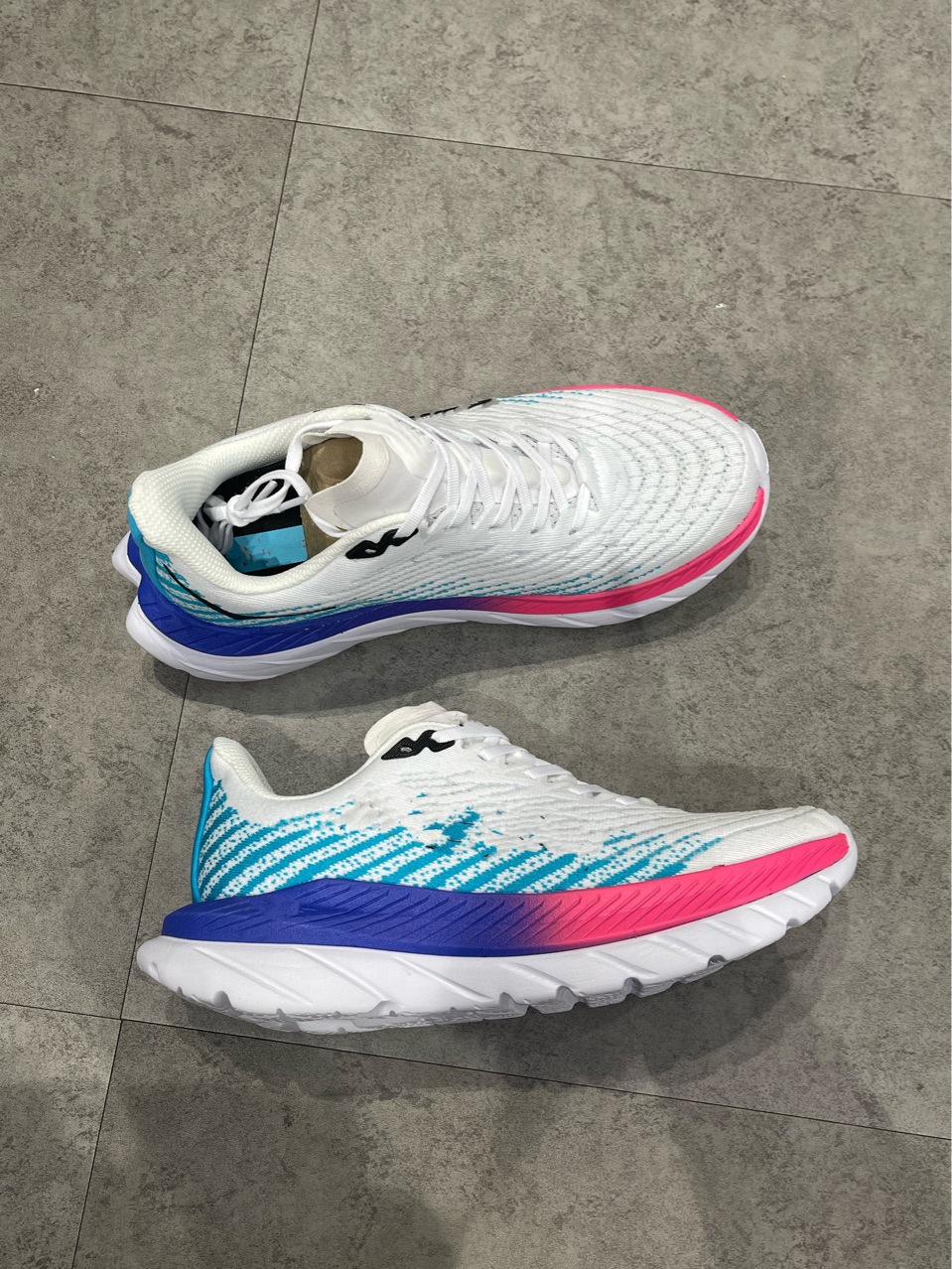 旅行家透气徒步鞋