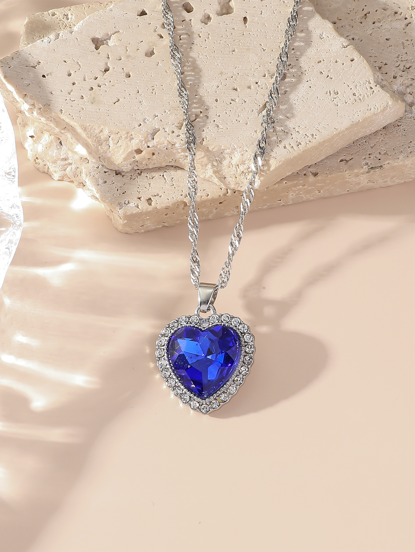 新款欧美超闪奢华复古蓝宝石项链锁骨链女蓝色水晶锆石心形吊坠潮