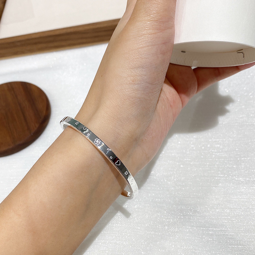 足银999银镯子四叶草英文爱心开口亮面女款正生银手镯饰品小红书