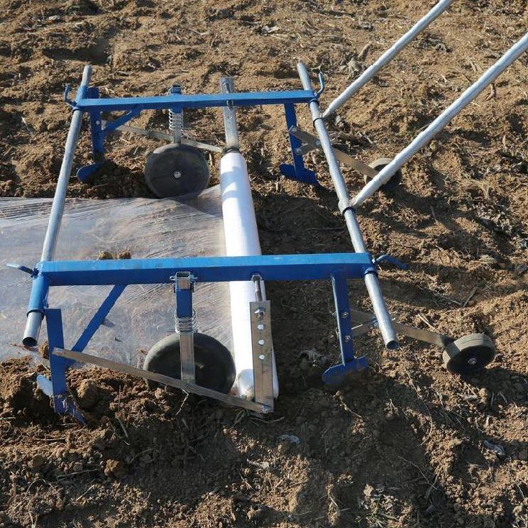 地膜机简易菜地机械手拉式土豆工具打包机.手动覆膜机盖薄膜机器