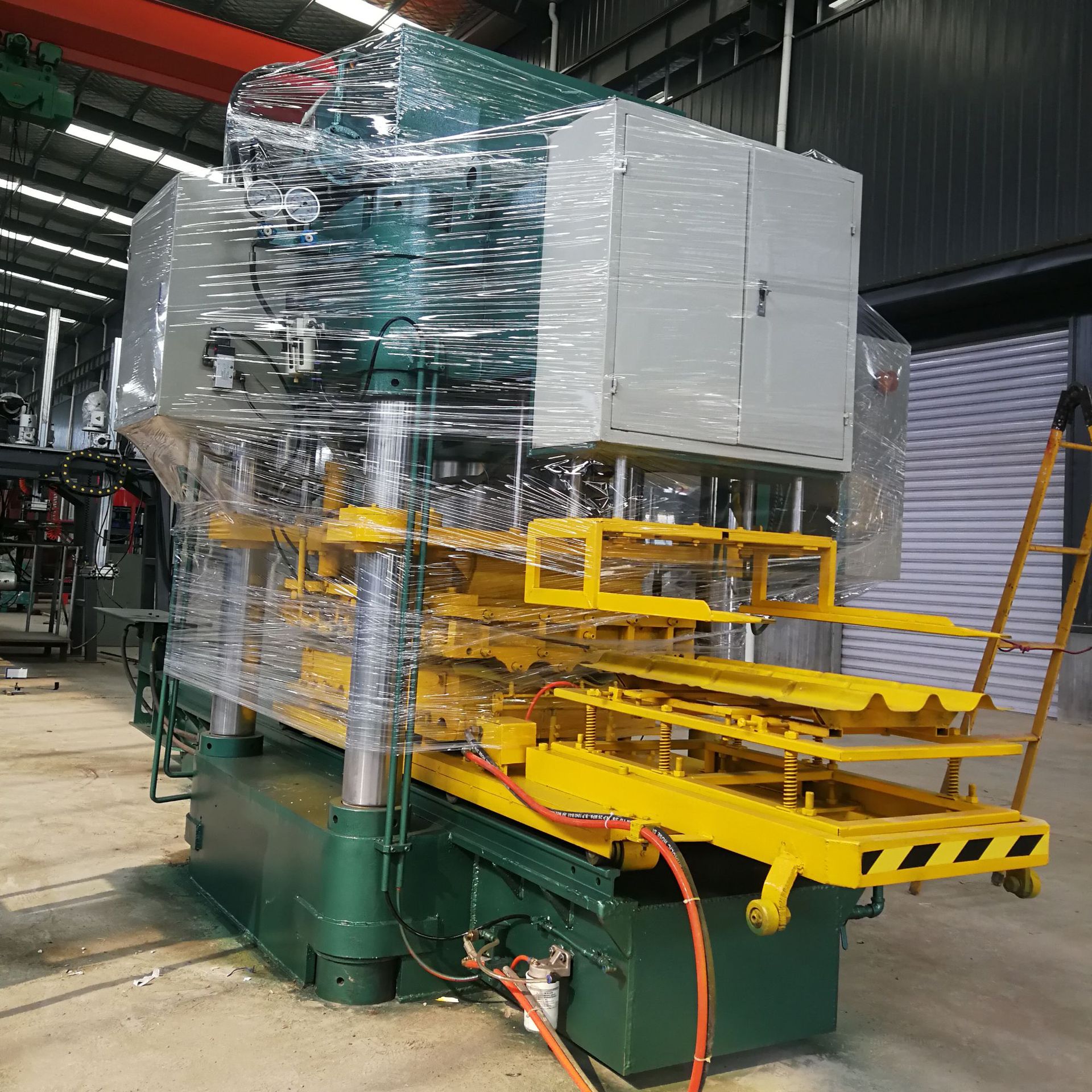 供应水泥成型设备 大型制瓦机械 建材机械 建材行业用彩砖瓦机