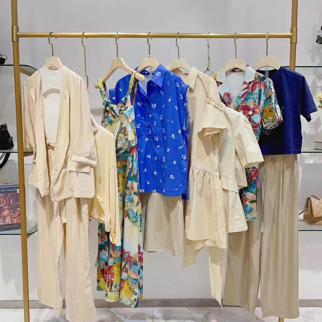 品牌折扣女装大牌女装东莞虎门富民服装批发市场实体店直播货源