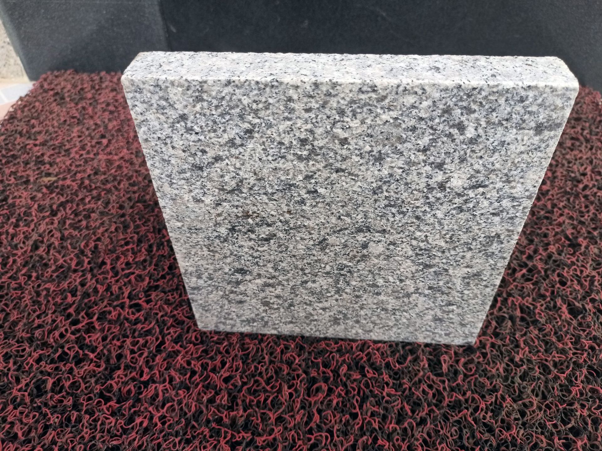 福建厂家细花g602天然花岗岩芝麻白芝麻灰路沿石火烧板石材