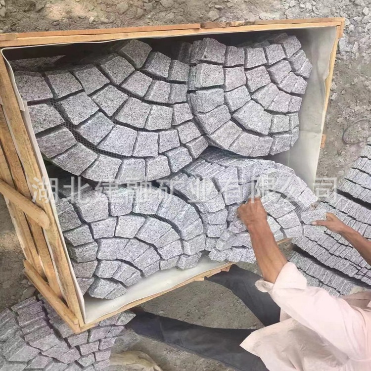 花岗岩地铺扇形乱拼 芝麻灰芝麻白扇形石材 铺装花岗岩园林石材