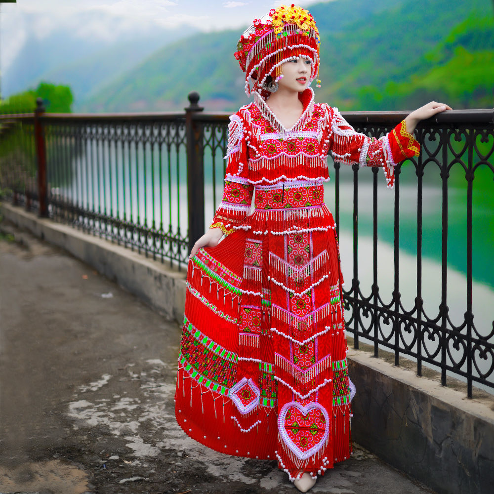 苗族服装女衣服民族风广西云南文山少数民族自蒙红河刺绣长款套装
