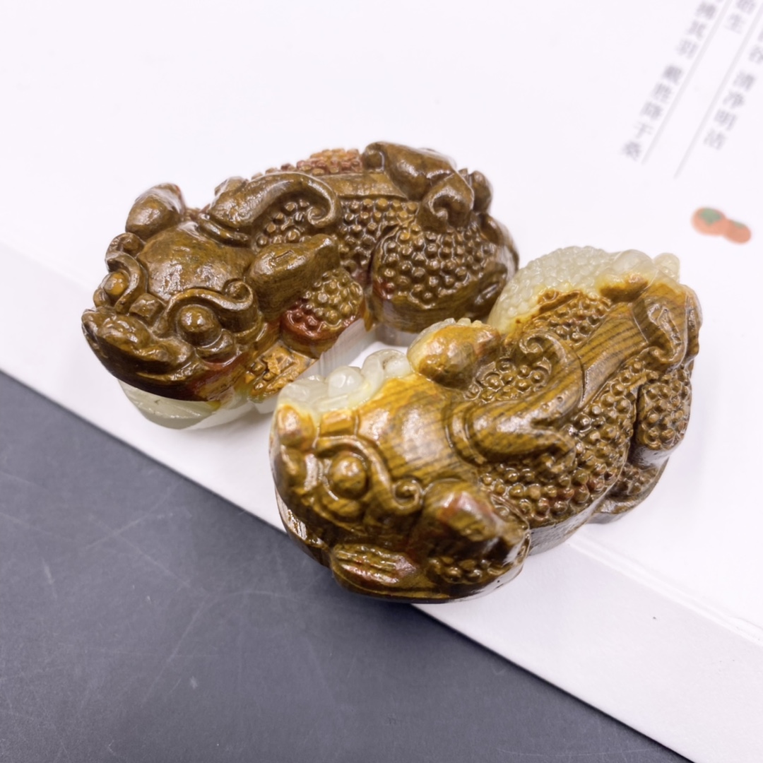 天然阿富汗玉带皮貔貅吊坠男女款挂件新款直播货源批发摆地摊