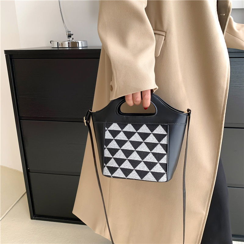 Foreign Trade Bag Women's Bag Autumn Tide Stylish Good Texture Bucket Bag Portable Small Square Bag Rhombus Casual Shoulder Crossbody Bag