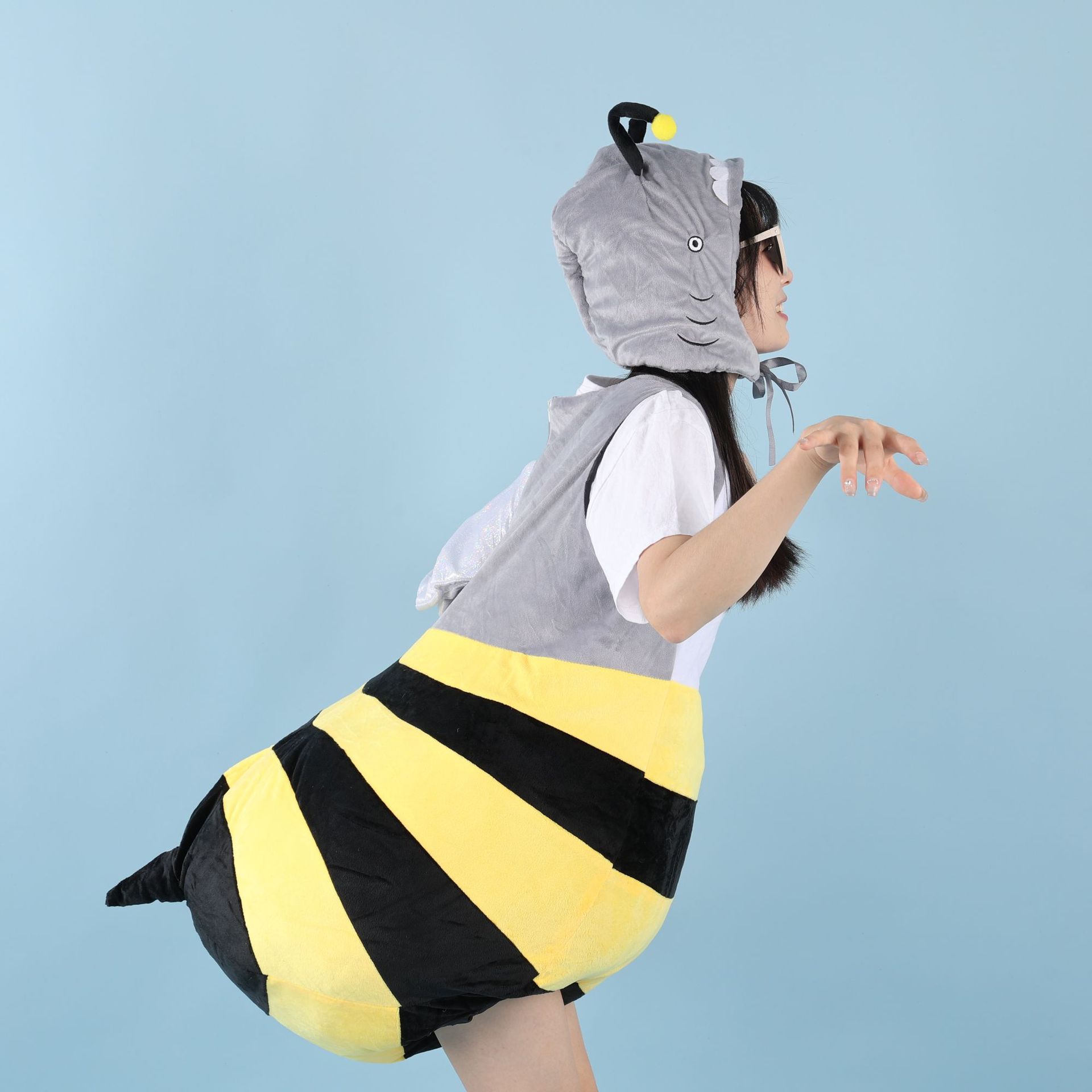 网红抖音可穿鲨Bee蜜蜂衣服鲨鱼人偶服卡通玩偶服搞笑cos服搞怪