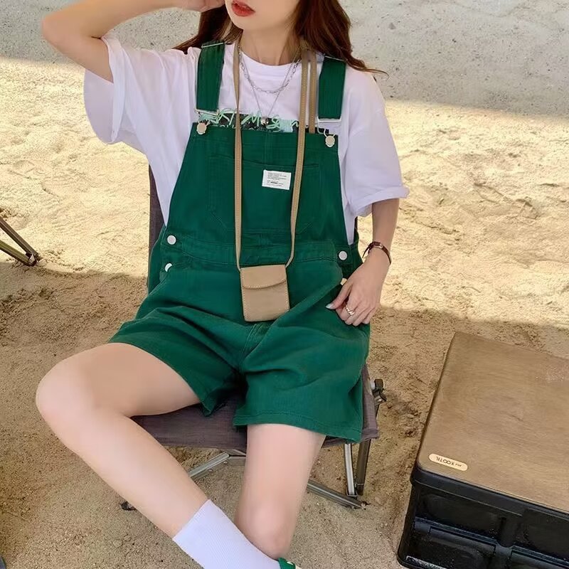 绿色减龄牛仔背带裤女夏季2024年新款大码胖mm连衣裤宽松直筒短裤
