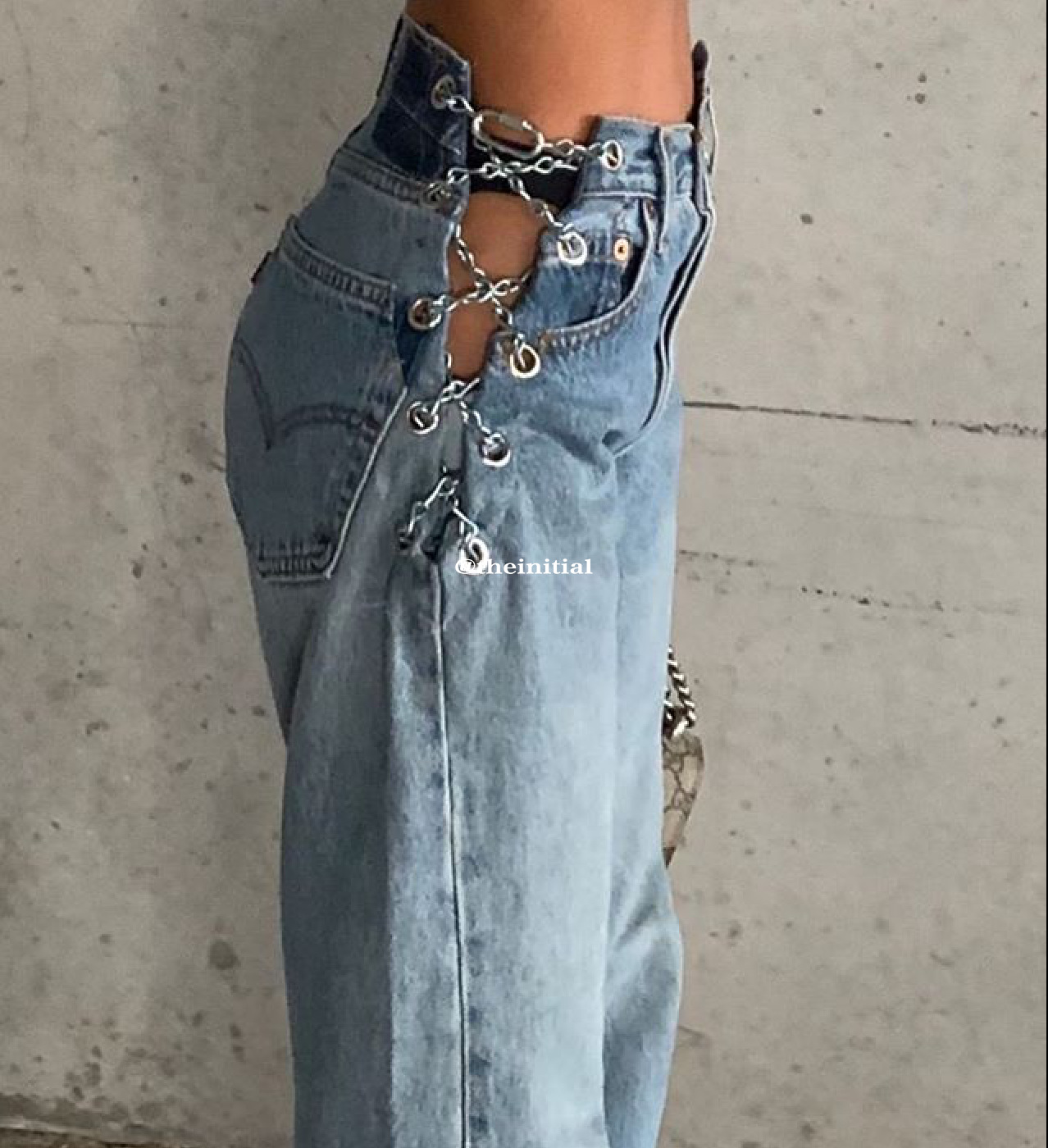 theinitial定制侧边链条腰部镂空中高腰牛仔裤复古浅蓝色欧美
