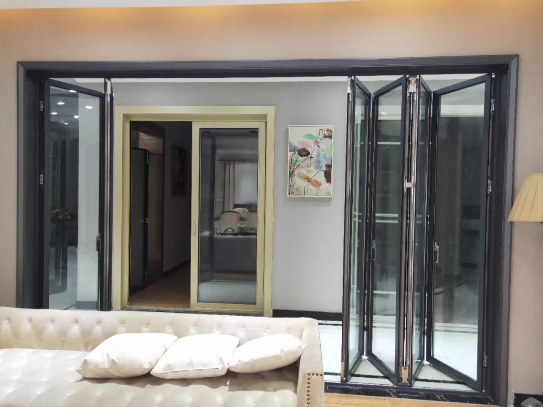 墨高门窗 广东50/58隐藏合页折叠门 凯森贝格五金 铝材厚度2.