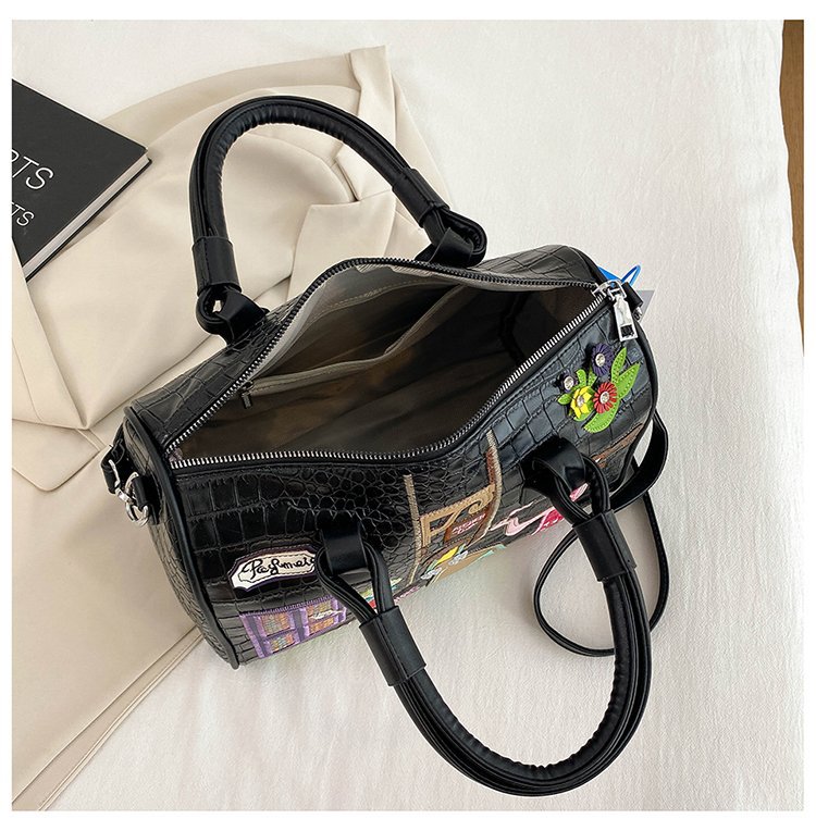 2022 New Fashion Portable Shoulder Messenger Bag for Women Boston Bag Large Capacity European and American Fashion Casual All-Match Cross