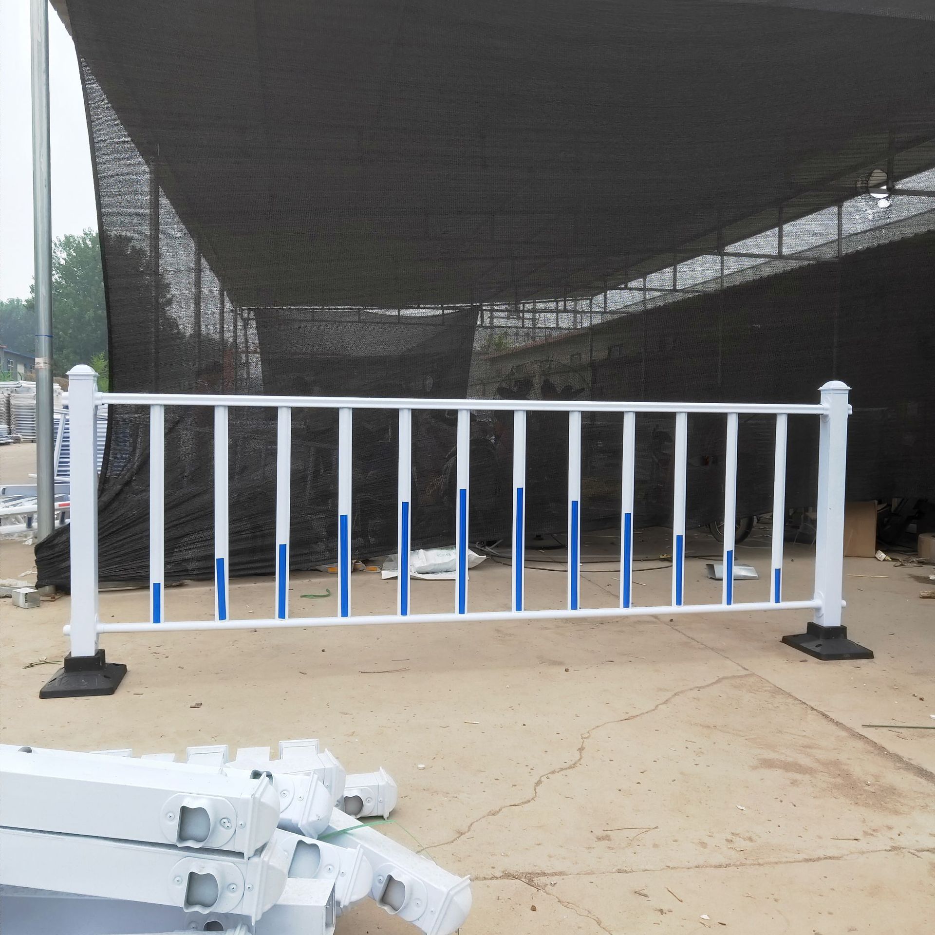 马路人行道交通道路市政护栏 公路隔离防护栏杆￥10